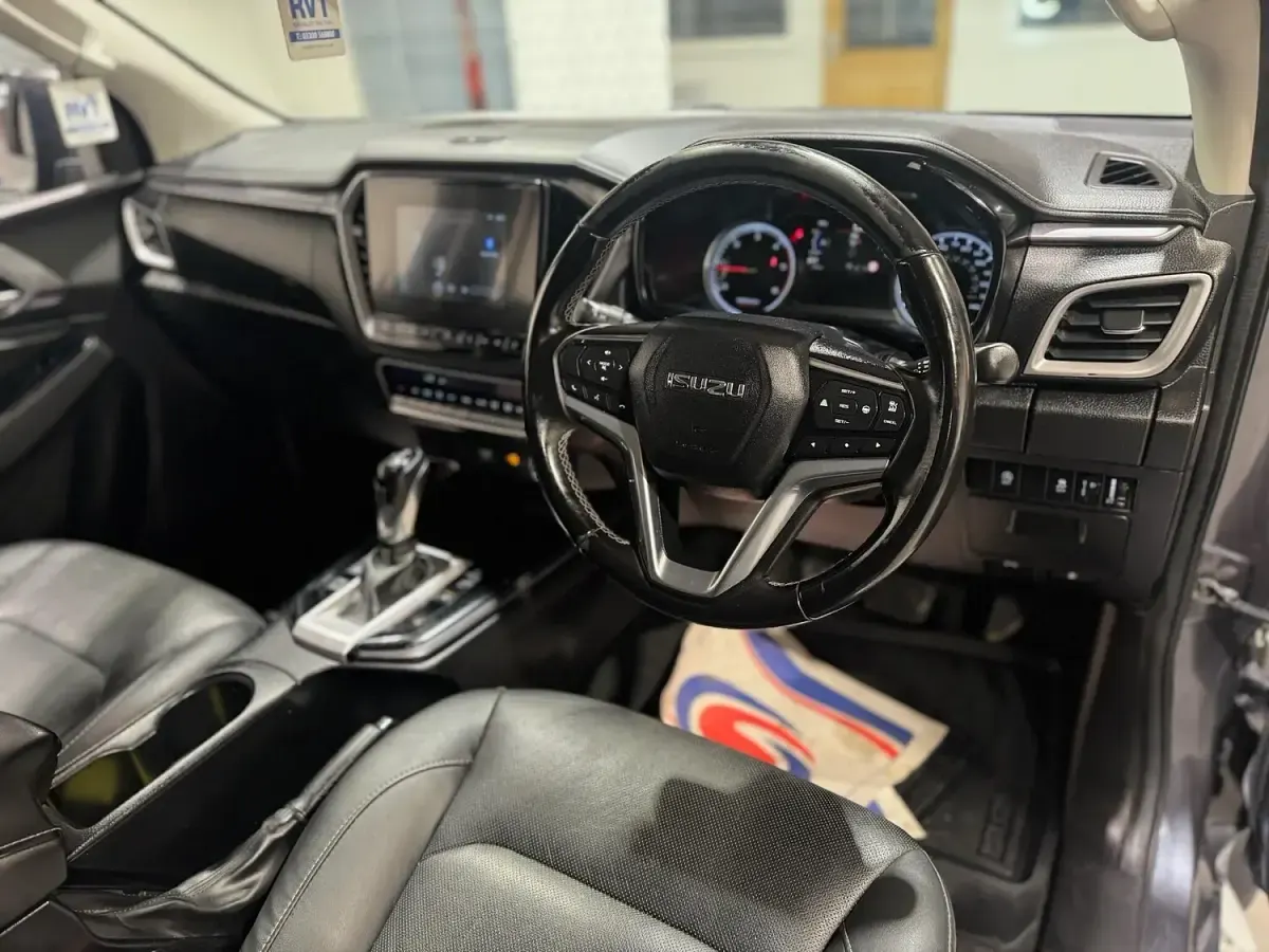 Used Isuzu D-Max 163 HP (119 kW) 2022 Grey Pickup