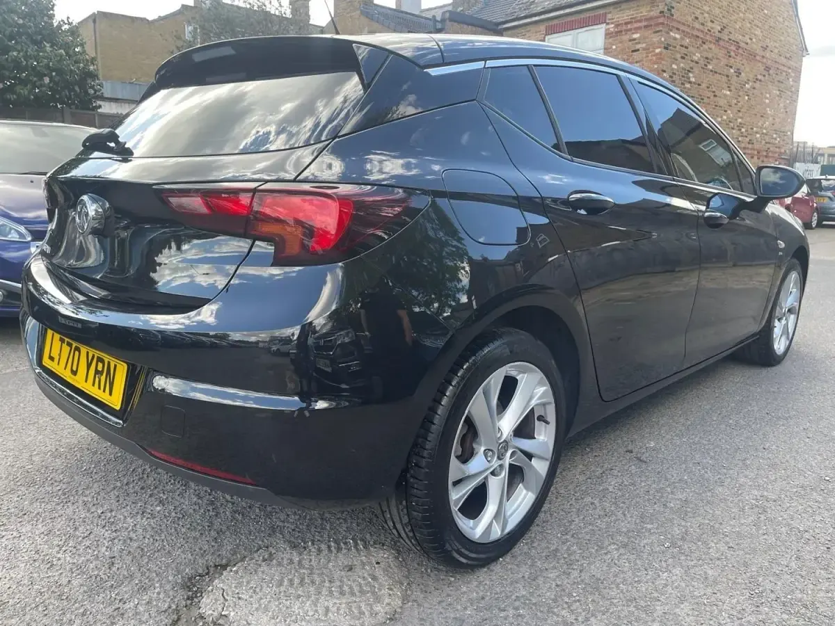 Second-hand Vauxhall Astra SRi 145 CP (106 kW) 2020 Negru Hatchback