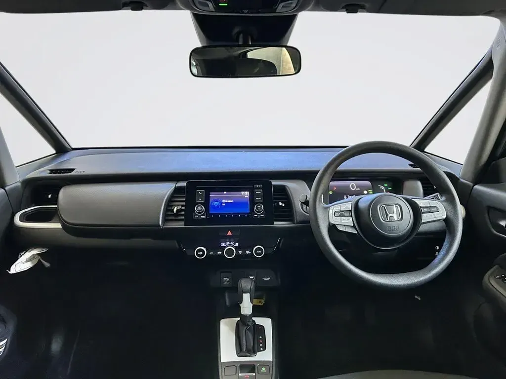 Usado Honda Jazz Hybrid 109 HP (80 kW) 2022 Cinzento Citadino
