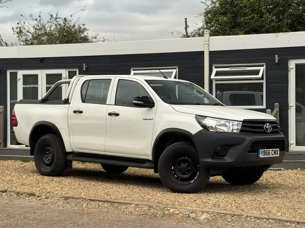 Usado Toyota HiLux Active 150 CV (110 kW) 2017 Blanco Pickup/Camioneta