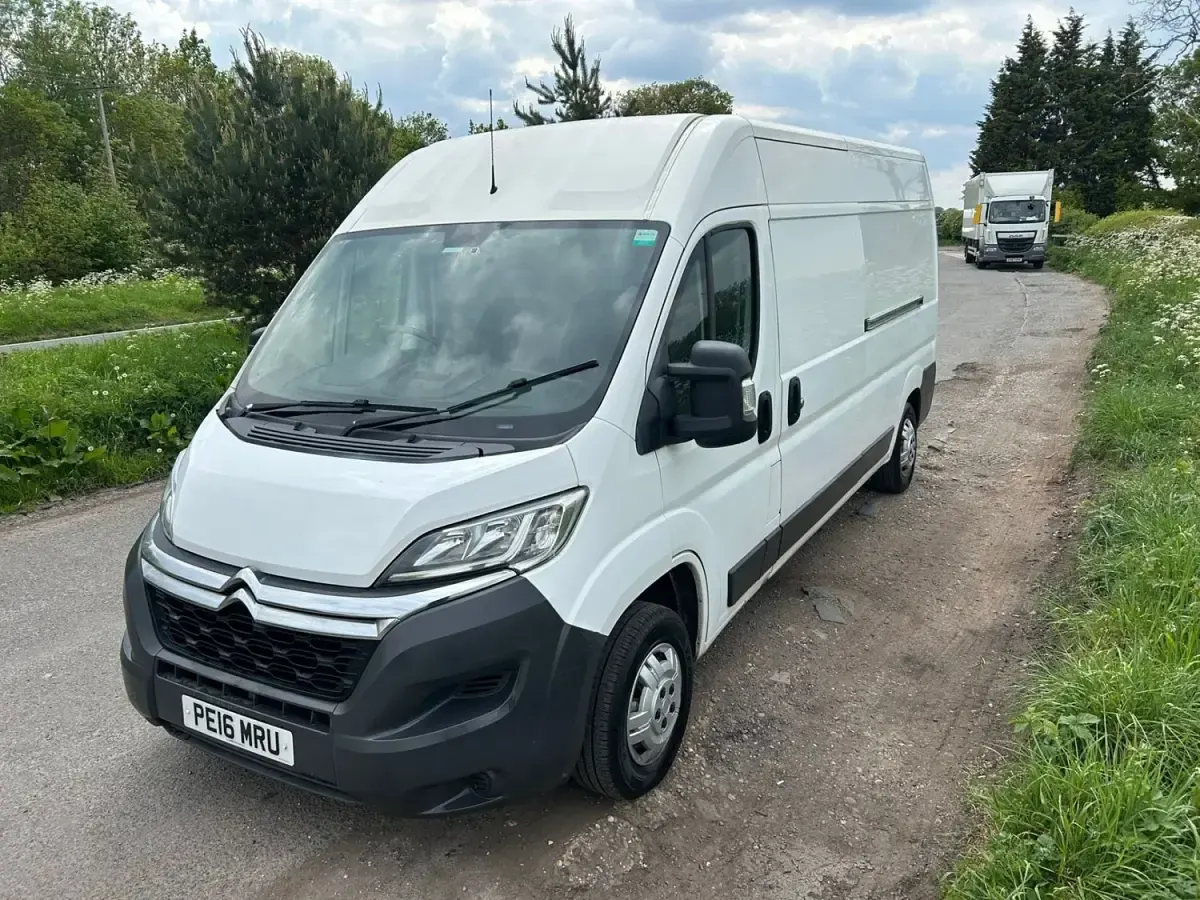 Usado Citroën Relay 130 HP (95 kW) 2016 Branco Van