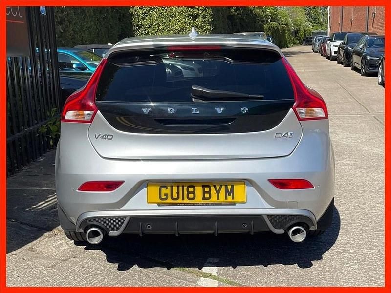 Used Volvo V40 R-Design 190 HP (139 kW) 2018 Silver Hatchback