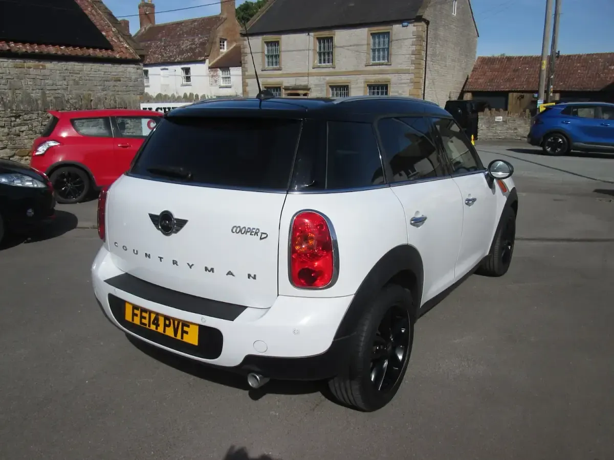 Used Mini Cooper D 2014 White Hatchback