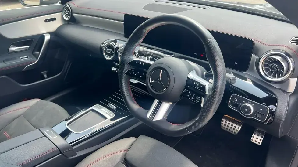 Used Mercedes CLA220 Executive 190 HP (139 kW) 2025 Mountain grey metallic Estate