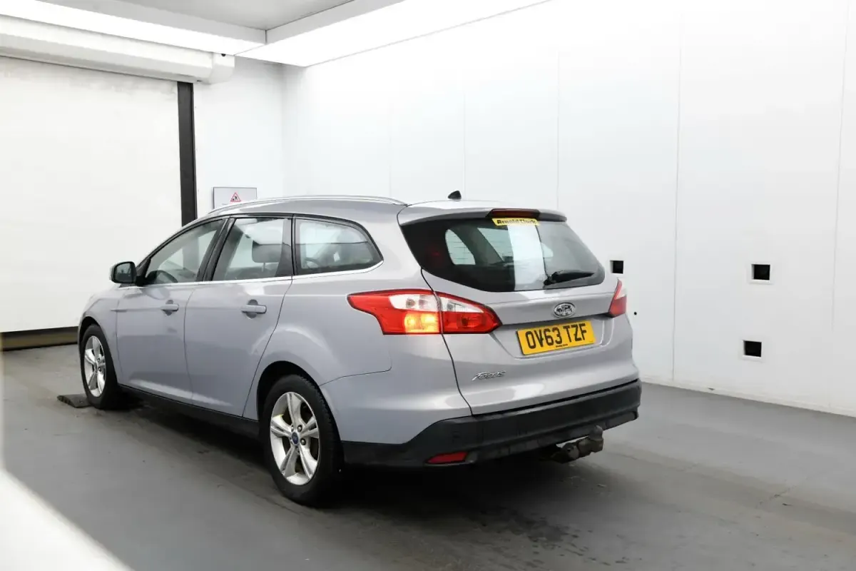 Używany Ford Focus Zetec 115 KM (84 kW) 2013 Srebrny Kombi