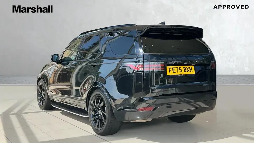 Used Land Rover Discovery SE Dynamic 350 HP (257 kW) 2026 Metallic  santorini black SUV