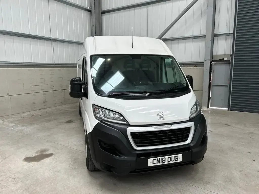 Used Peugeot Boxer 130 HP (95 kW) 2018 White Van
