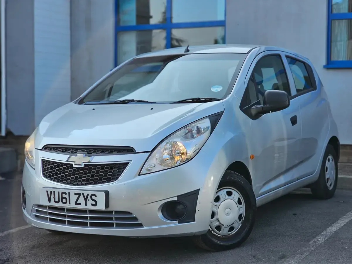 Used Chevrolet Spark 68 HP (50 kW) 2011 Silver Hatchback