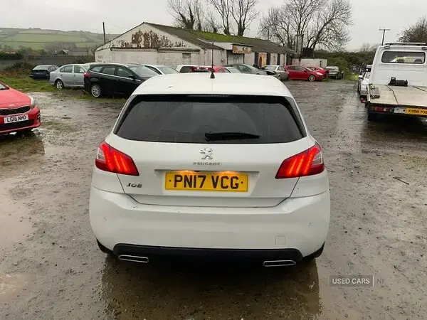 Used Peugeot 308 GT-line 120 HP (88 kW) 2017 White Hatchback