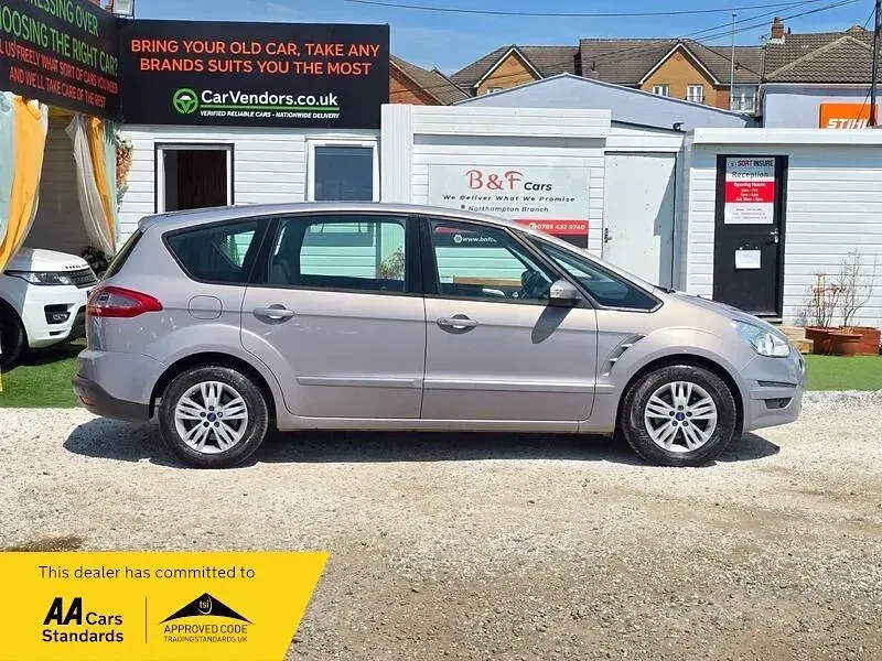 Used Ford S-MAX Zetec 2014 Silver MPV