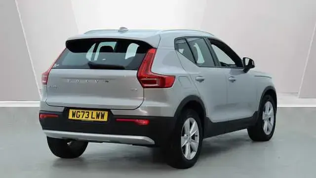 Używany Volvo XC40 Core 163 KM (119 kW) 2024 SUV