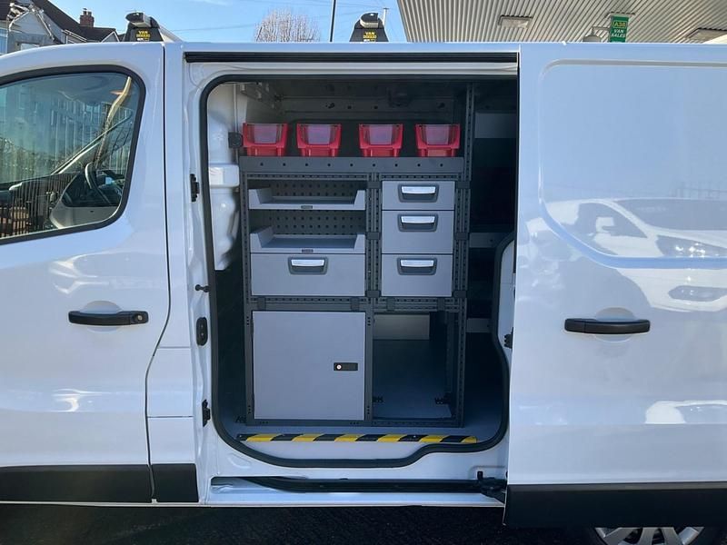 Second-hand Vauxhall Vivaro 120 CP (88 kW) 2018 Alb Monovolum