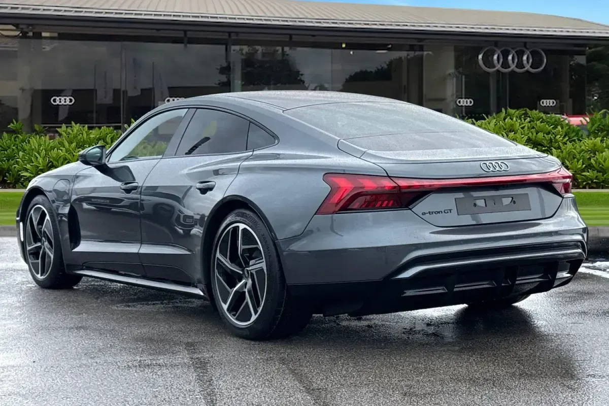 Nouă Audi e-tron GT quattro Design 369 kW (503 CP) 2026 Gri Berlinǎ