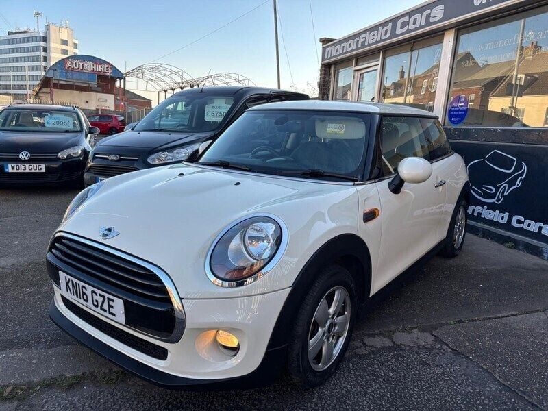 White Used 2016 Mini Cooper Hatch Hatchback | £6,995 (Good price) - Image 1/4