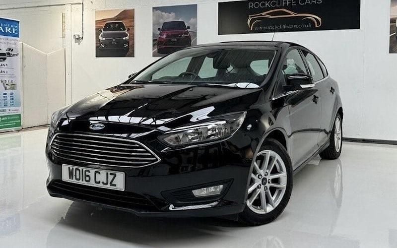 Used Ford Focus Zetec 125 HP (91 kW) 2016 Black Hatchback