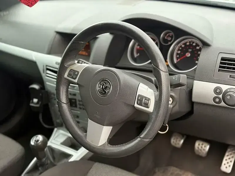 Used Vauxhall Astra Sport 100 HP (73 kW) 2008 Silver Hatchback