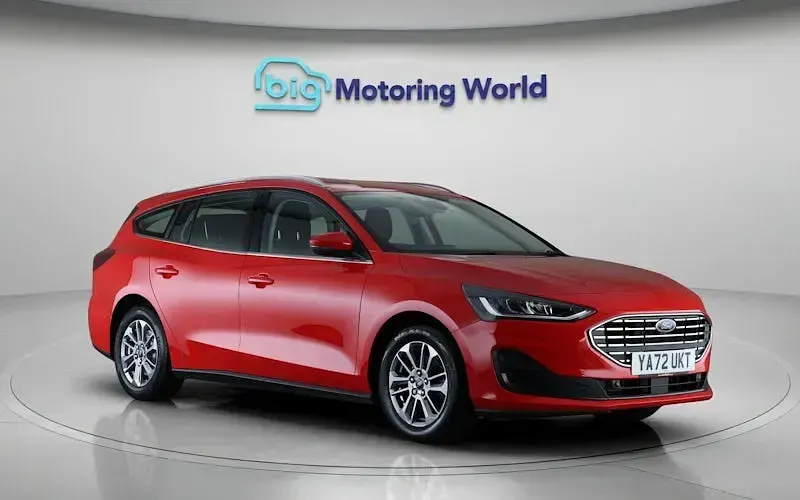 Używany Ford Focus Titanium 125 KM (91 kW) 2023 Czerwony Kombi