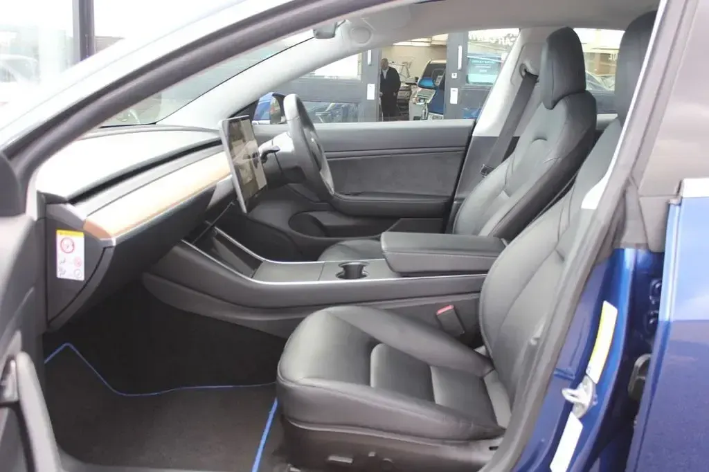 Used Tesla Model 3 Standard Range 239 kW (325 HP) 2019 Blue Sedan