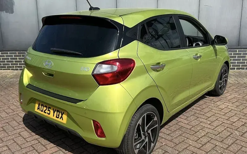 Używany Hyundai i10 Premium 63 KM (46 kW) 2025 Zielony Hatchback