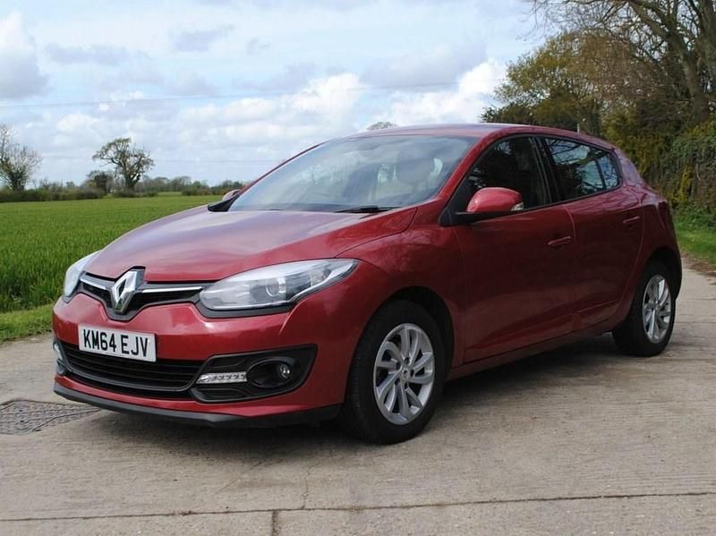 Used Renault Mégane III Dynamique 110 HP (80 kW) 2014 Red Hatchback