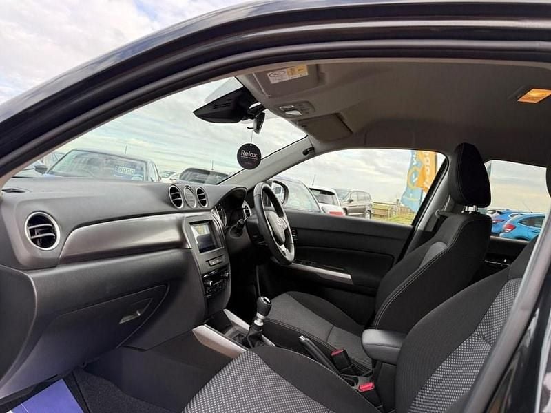 Second-hand Suzuki Vitara SZ-T 129 CP (94 kW) 2022 Negru Hatchback