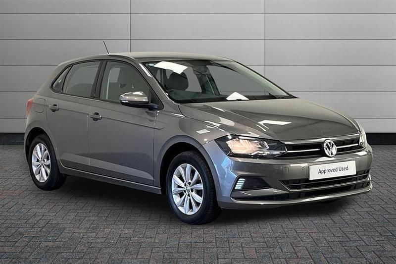 Used VW Polo SE 95 HP (69 kW) 2018 Limestone grey Hatchback