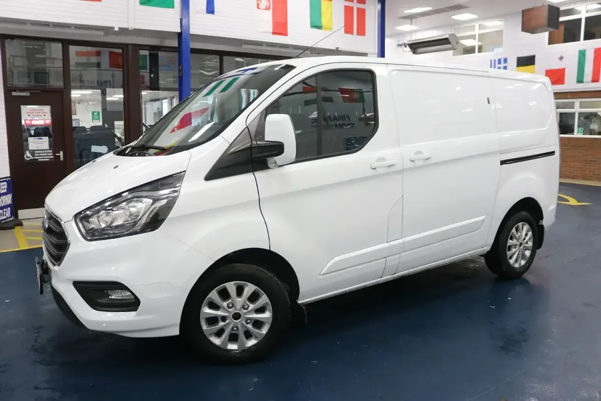 Used Ford Transit Custom Limited 130 HP (95 kW) 2020 White Van