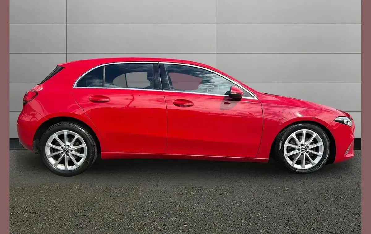 Used Mercedes A180 113 HP (83 kW) 2019 Red Hatchback