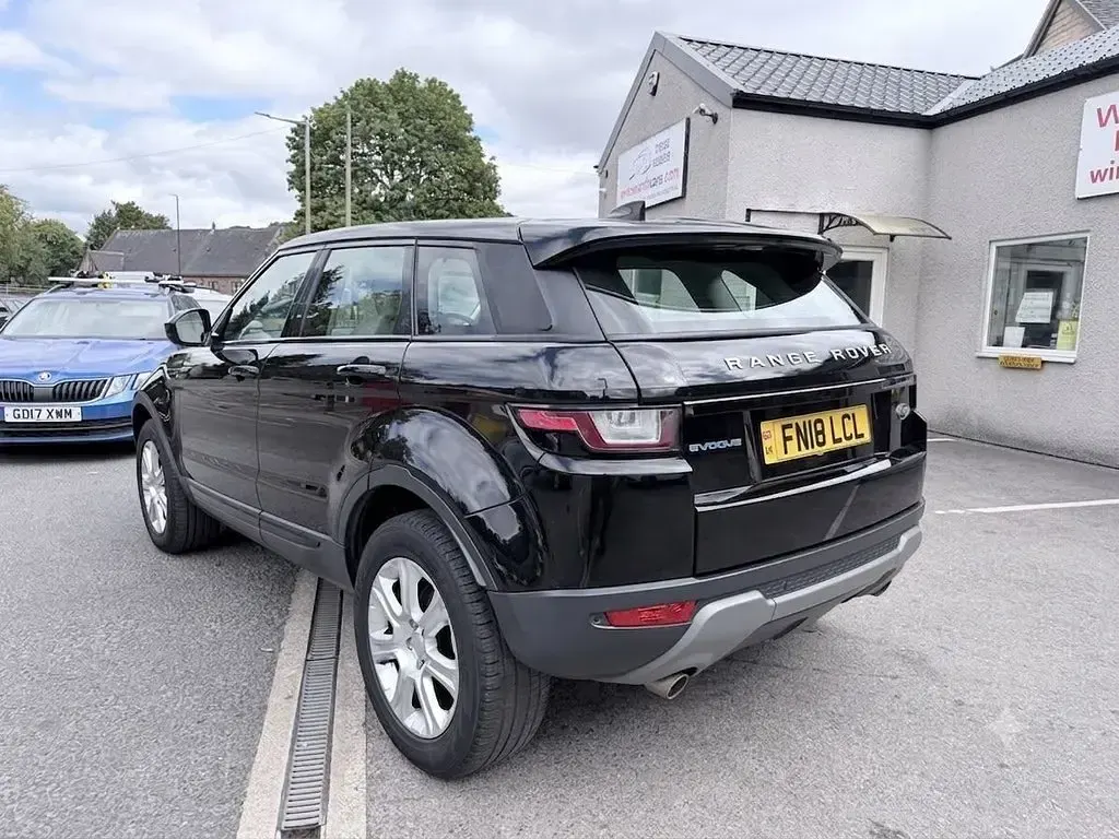 Used Land Rover Range Rover evoque SE 150 HP (110 kW) 2018 Black Estate