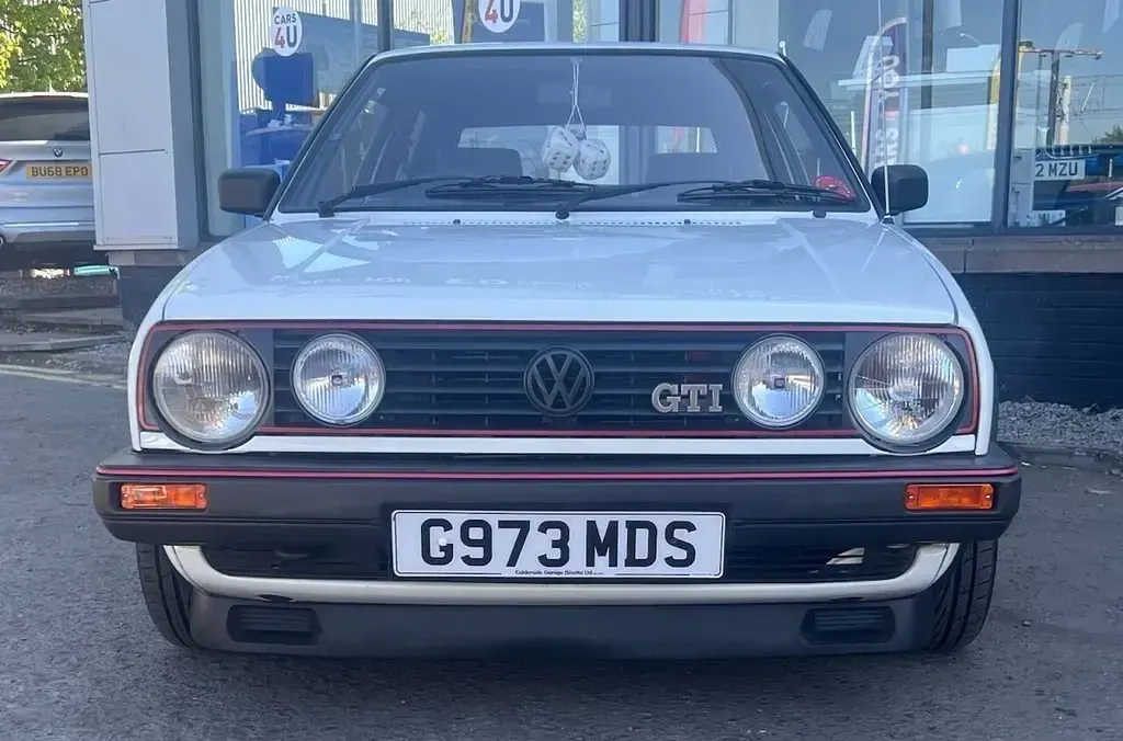 Begagnad VW Golf II 1989 Vit Halvkombi