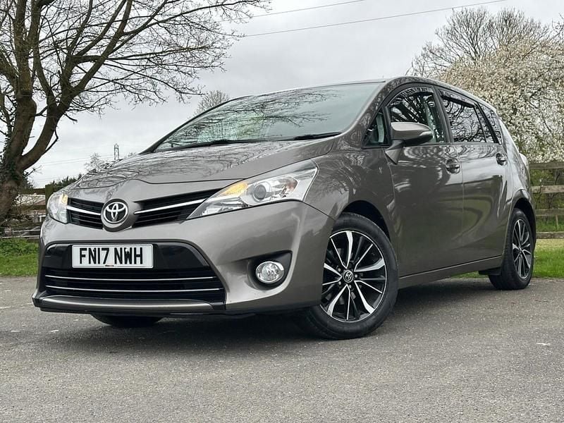 Usado Toyota Verso Design 147 HP (108 kW) 2017 Castanho Monovolume