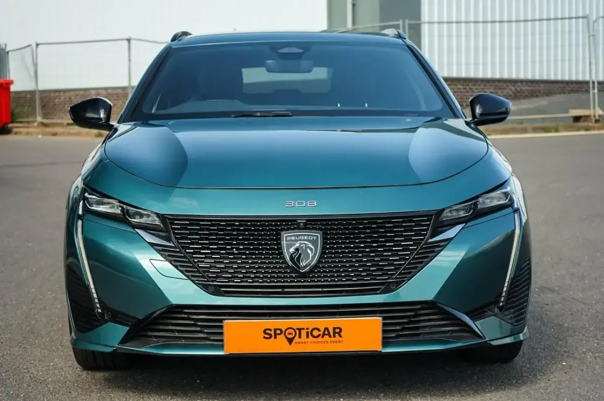 Second-hand Peugeot 308 SW Premium 129 CP (94 kW) 2022 Albastru Break