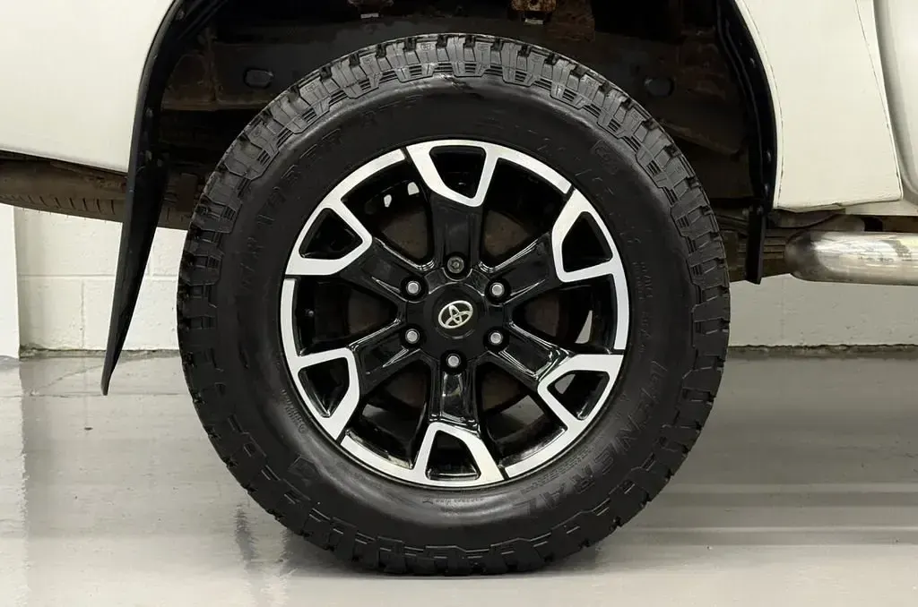Begagnad Toyota HiLux 150 HK (110 kW) 2017 Vit Pickup