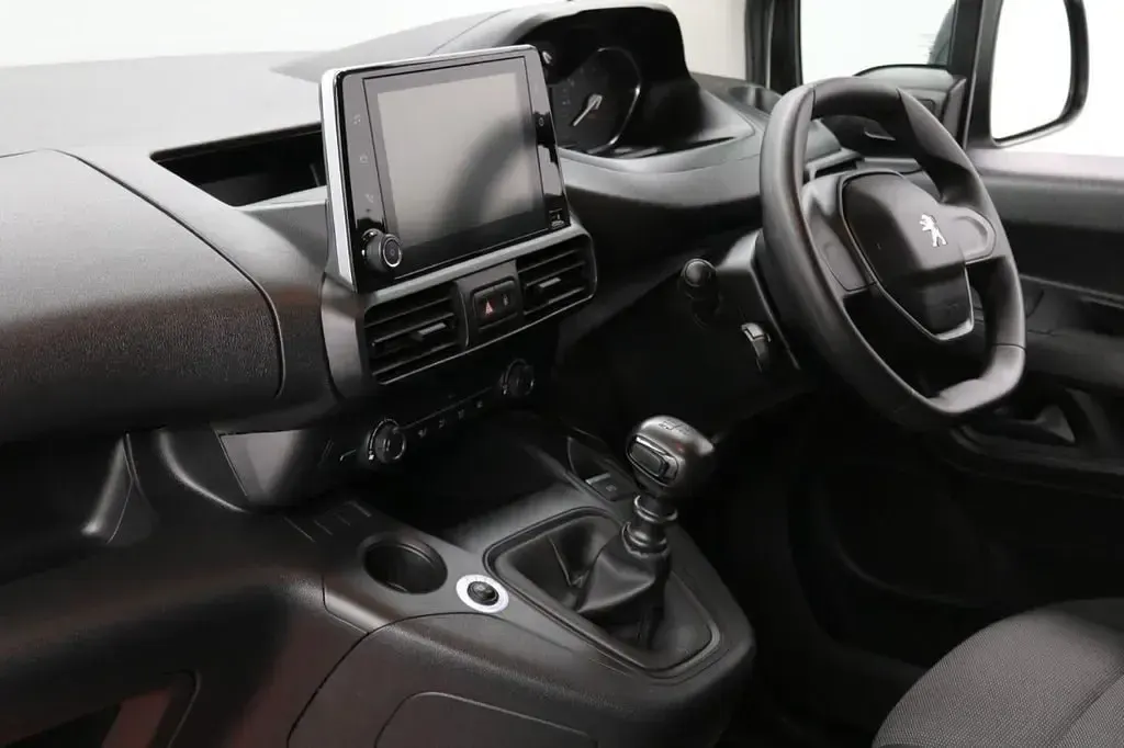 Second-hand Peugeot Partner 100 CP (73 kW) 2022 Alb Monovolum