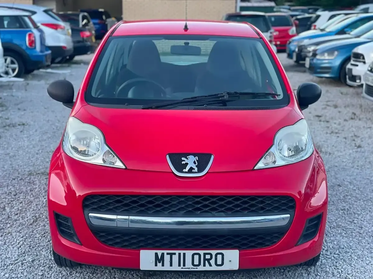 Used Peugeot 107 68 HP (50 kW) 2011 Red Hatchback