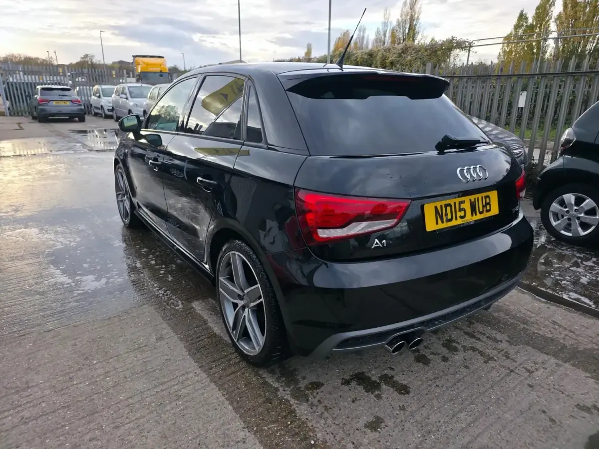 Usado Audi A1 Sportback S-Line 150 HP (110 kW) 2015 Preto Citadino