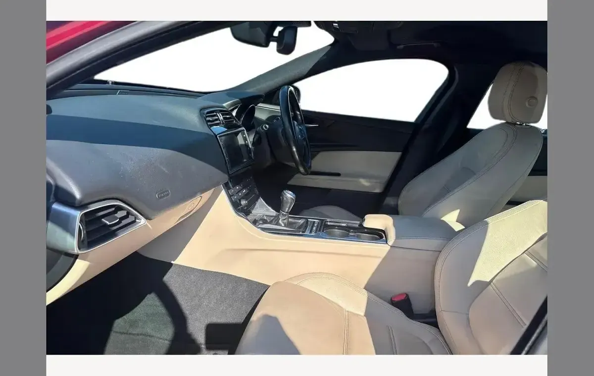 Used Jaguar XE Prestige 178 HP (130 kW) 2016 Red Sedan