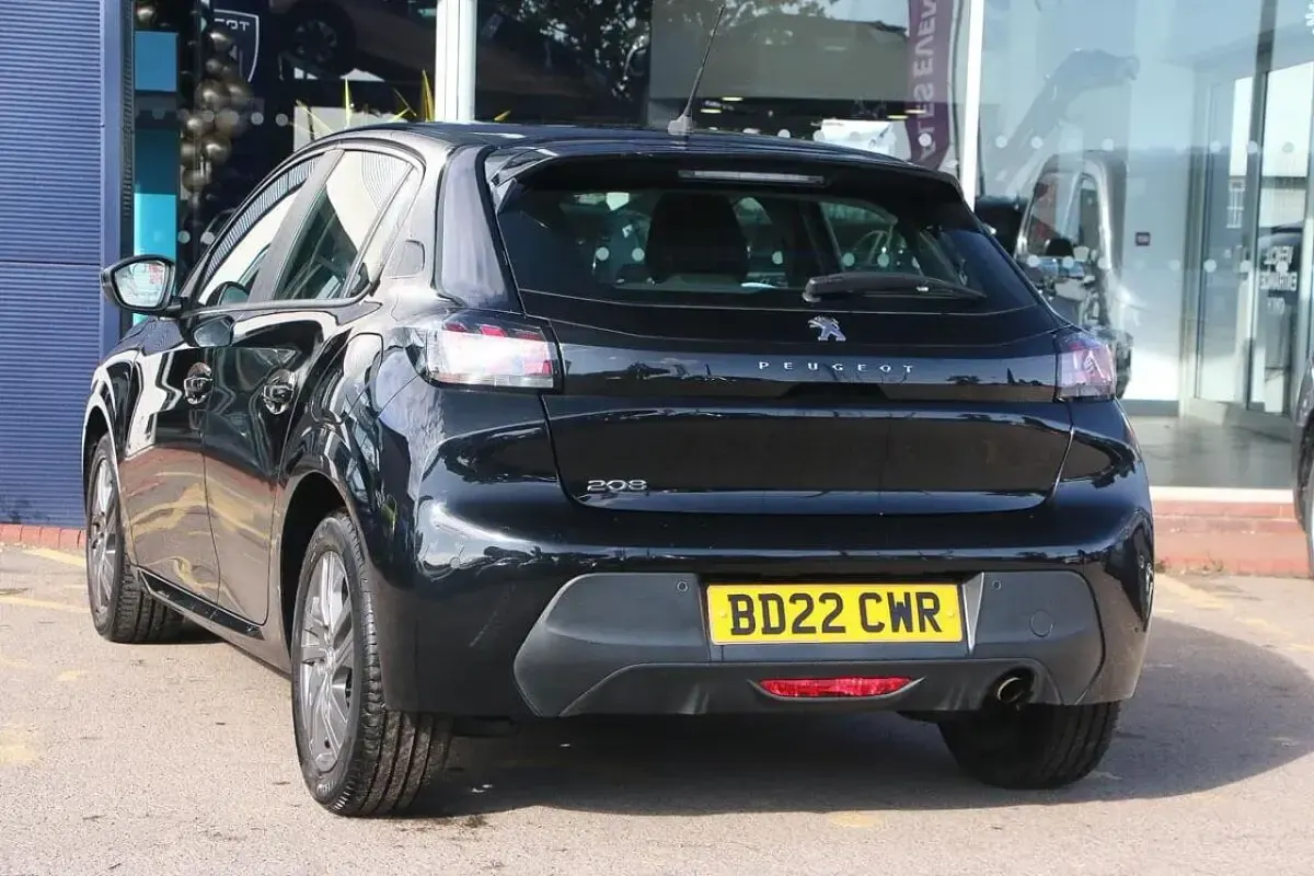 Used Peugeot 208 Active Premium 74 HP (54 kW) 2022 Black Hatchback