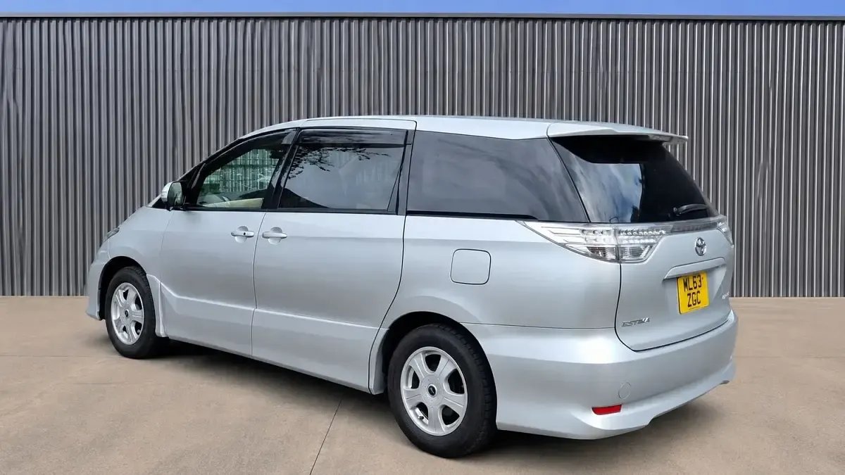 Used Toyota Estima 170 HP (125 kW) 2013 Silver MPV