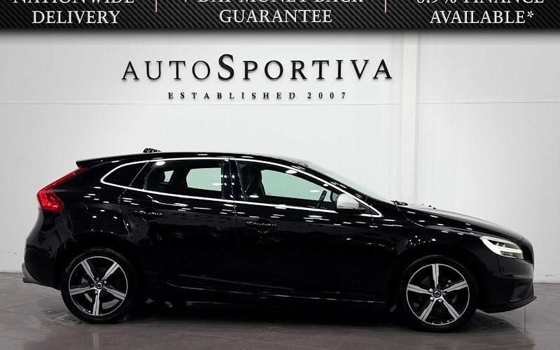 Used Volvo V40 R-Design 120 HP (88 kW) 2018 Black Hatchback