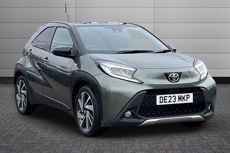 Used Toyota Aygo X 72 HP (52 kW) 2023 Cardamom green with black SUV