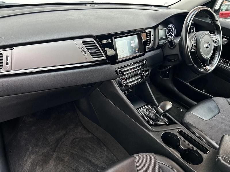 Used Kia Niro 139 HP (102 kW) 2017 White SUV