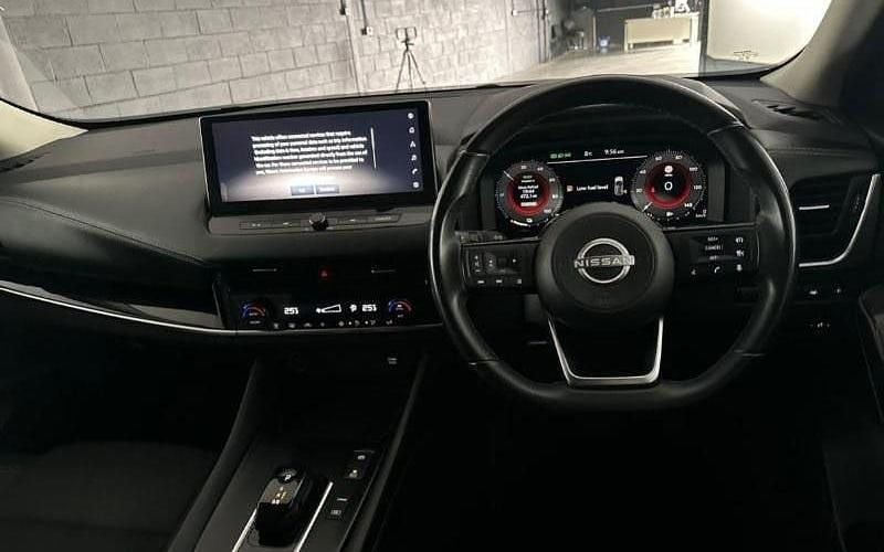 Used Nissan Qashqai N-Connecta 190 HP (139 kW) 2023 Red SUV