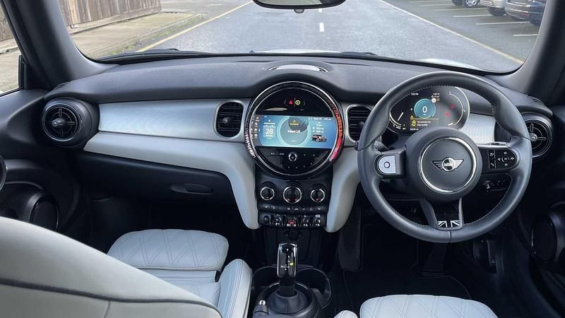 Used Mini Cooper Exclusive 134 HP (98 kW) 2023 White Hatchback