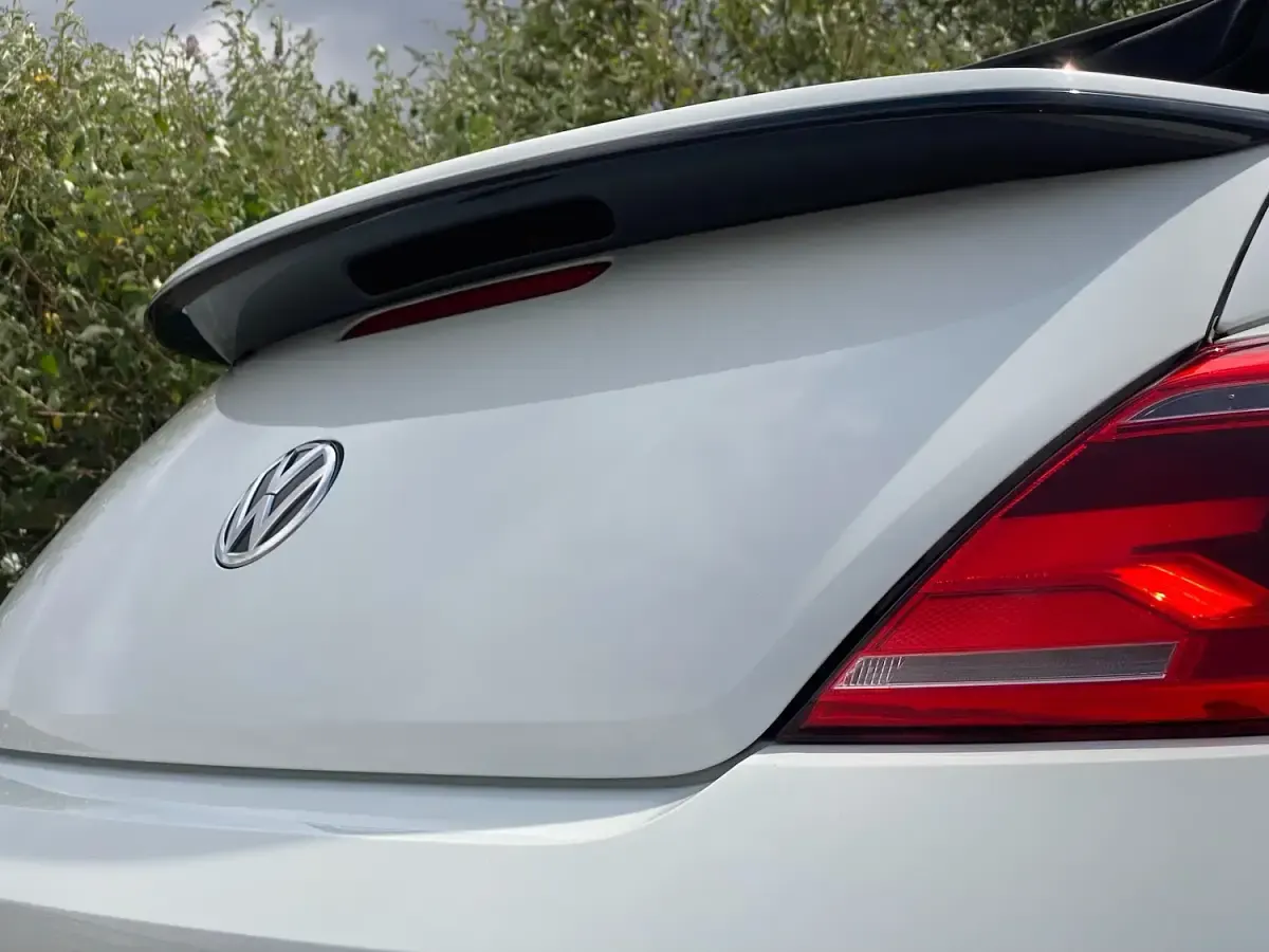Used VW Beetle Sportline 140 HP (102 kW) 2015 Pure white Hatchback