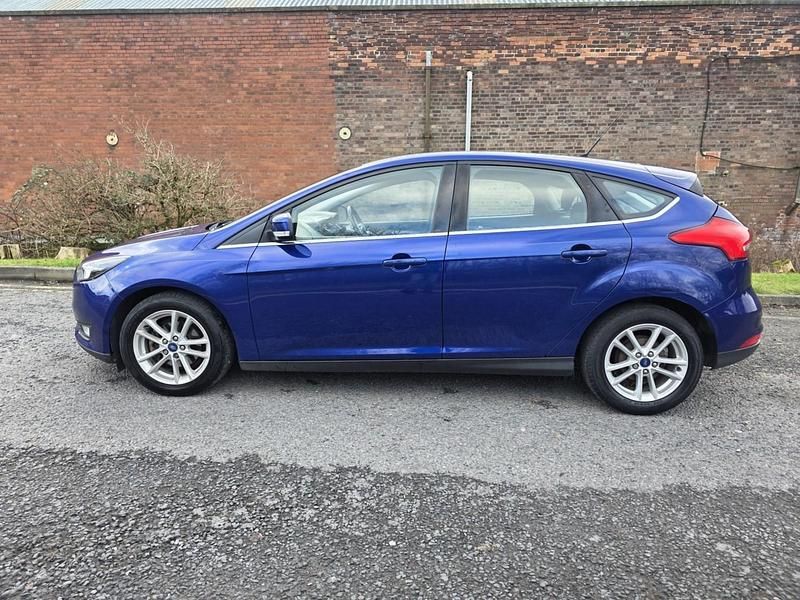 Used Ford Focus Zetec 2016 Blue Hatchback