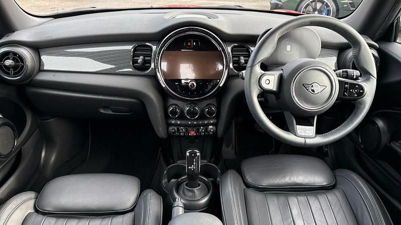 Used Mini Cooper Exclusive 134 HP (98 kW) 2022 Red Hatchback