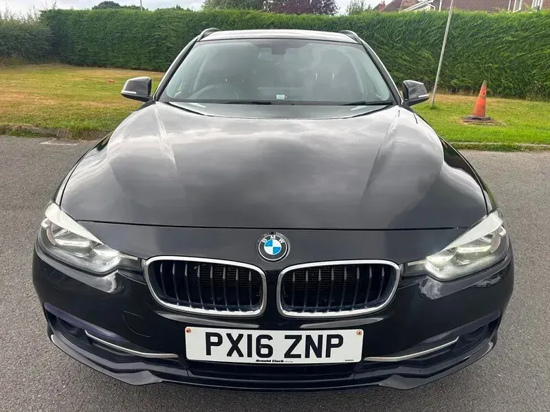 Used BMW 320 Sport Line 187 HP (137 kW) 2016 Sapphire black Estate