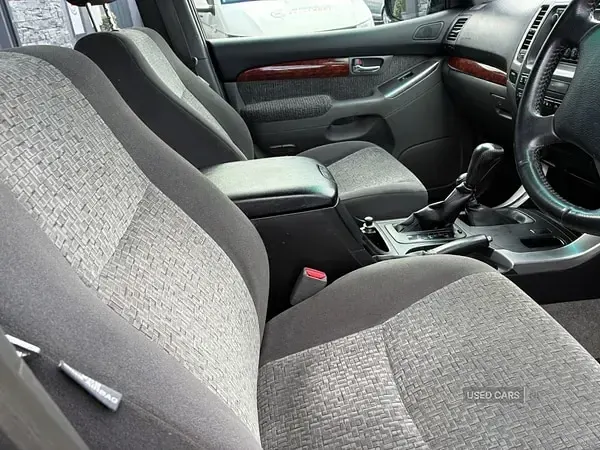 Used Toyota Land Cruiser 173 HP (127 kW) 2007 Black SUV