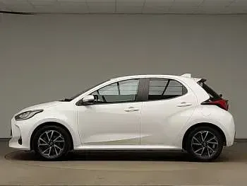 Used Toyota Yaris Hybrid Design 116 HP (85 kW) 2023 White Hatchback